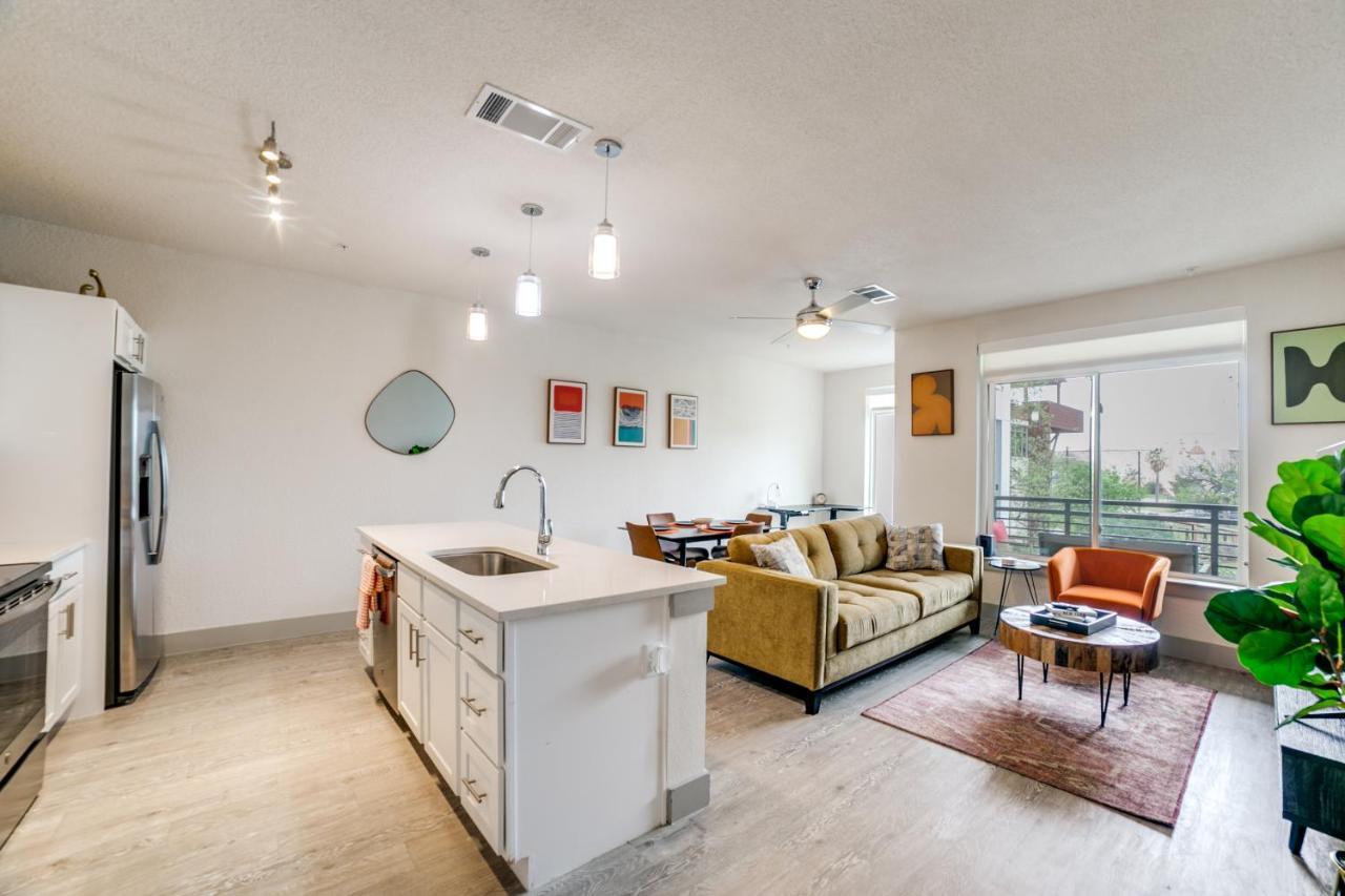 Downtown Apartment With Riverwalk Views Free Parking Pet Friendly Centrally Located On The Riverwalk San Antonio Exterior photo