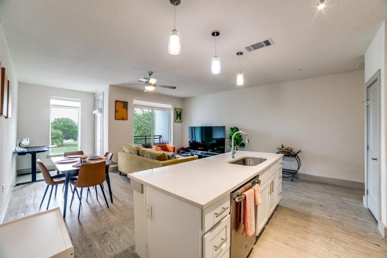 Downtown Apartment With Riverwalk Views Free Parking Pet Friendly Centrally Located On The Riverwalk San Antonio Exterior photo