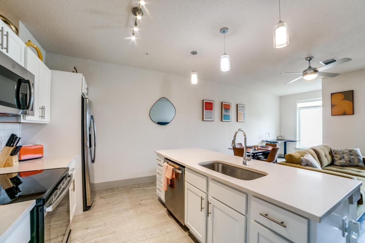Downtown Apartment With Riverwalk Views Free Parking Pet Friendly Centrally Located On The Riverwalk San Antonio Exterior photo