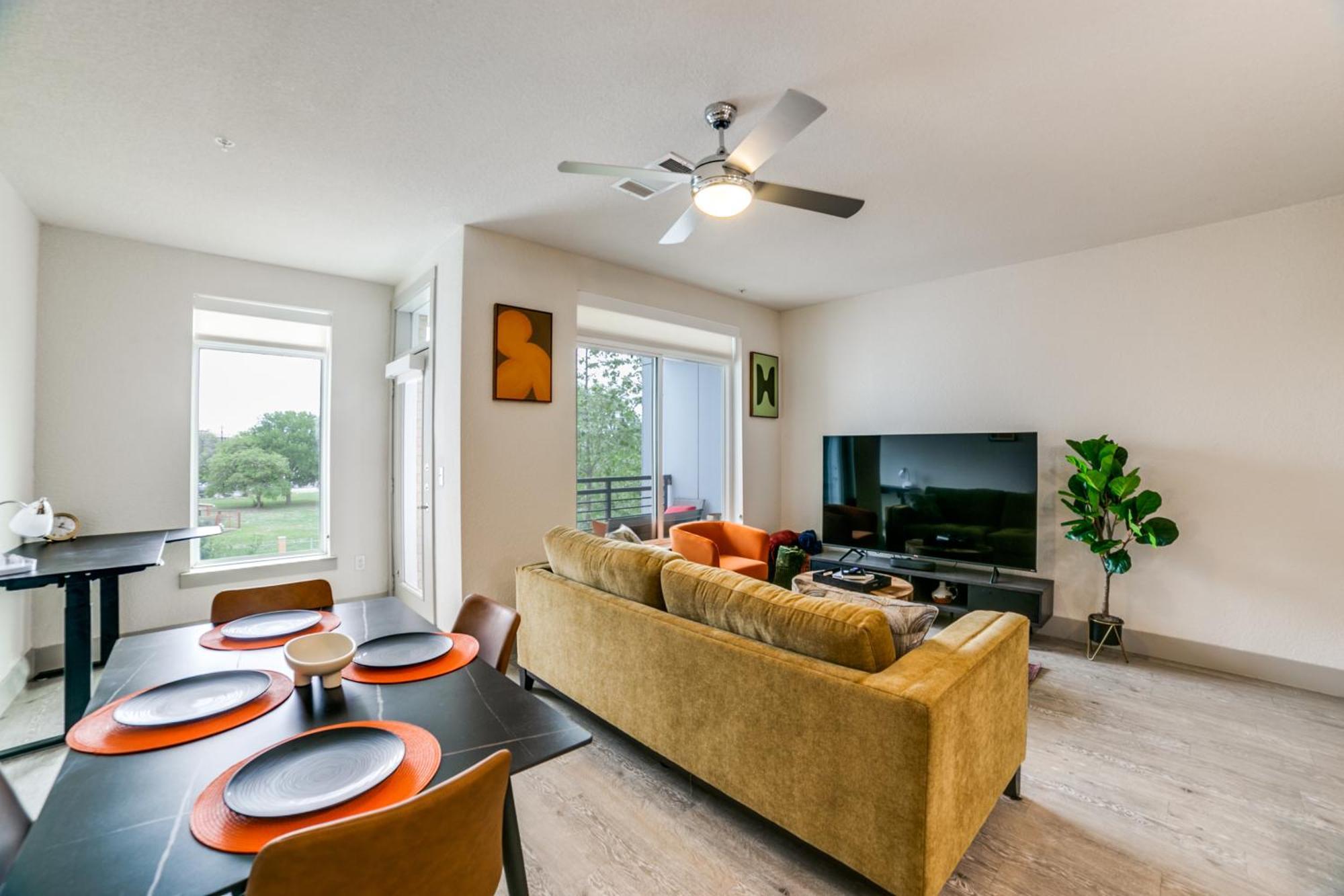 Downtown Apartment With Riverwalk Views Free Parking Pet Friendly Centrally Located On The Riverwalk San Antonio Exterior photo